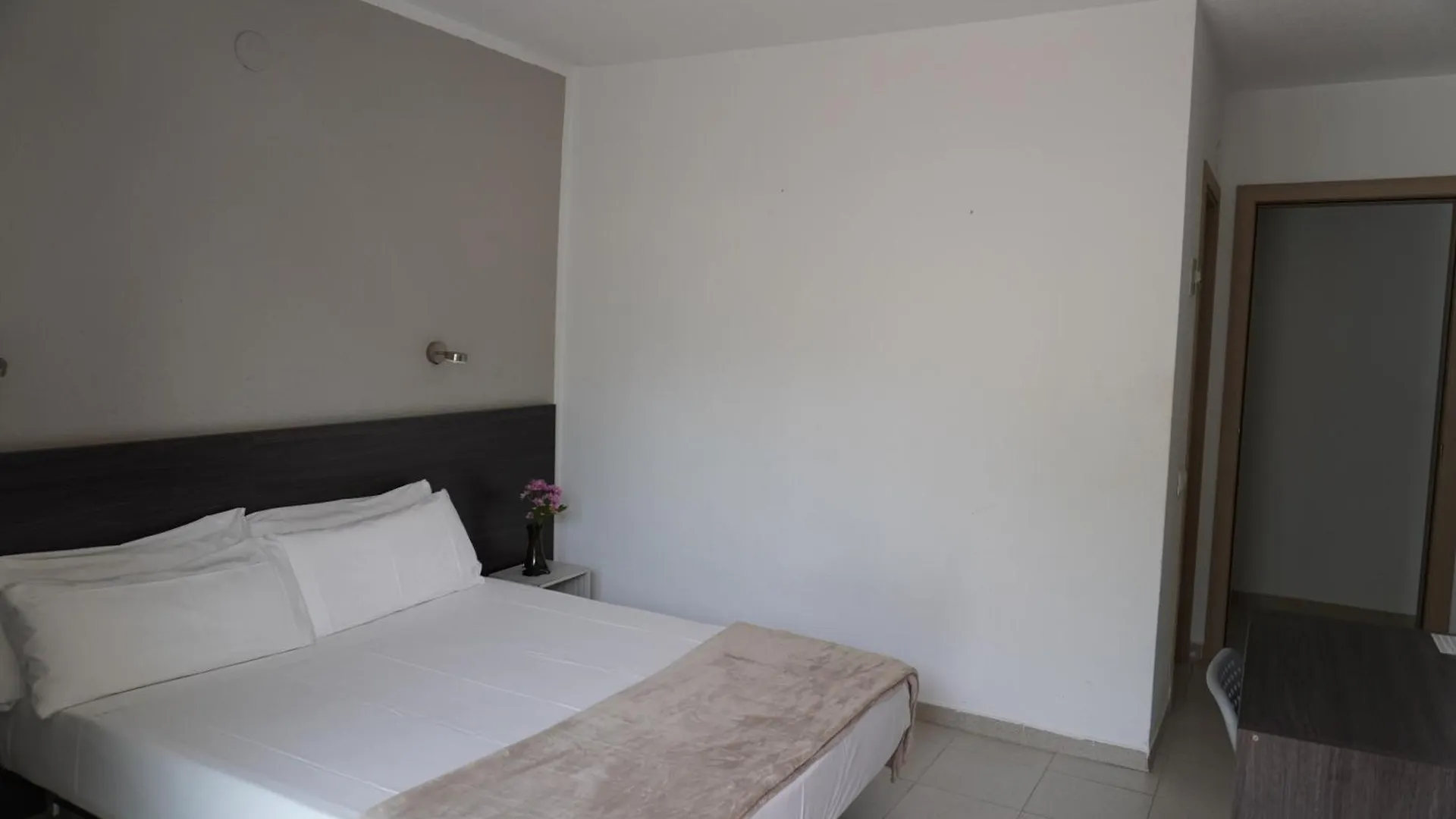 Ramrooms Tahiti Salou 0*,  Spain